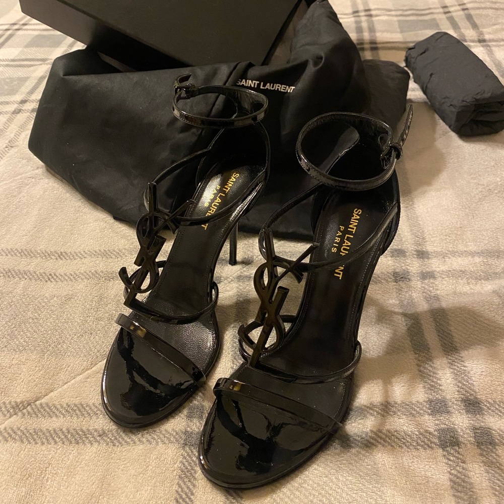 $1300 new from store - Yves saint laurent Cassandra heels black patent leather - Picture 1 of 12